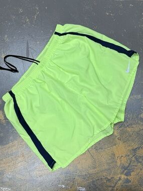 Nike Challenger 5” Running Shorts CZ9062-358 Volt XXL Fitness Training Flex